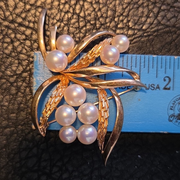 Mikimoto 14kt Gold Leaves With 9 Saltwater Pearls Brooch - Picture 6 of 6